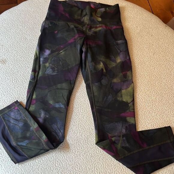 Lululemon Tights size 4 exercise yoga multicolor stretch ankle - Picture 1 of 5